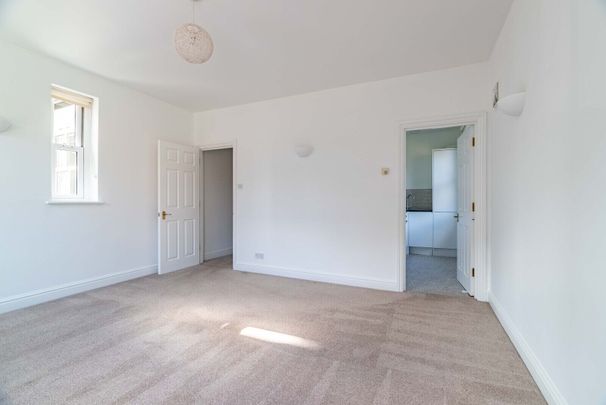 Available unfurnished from 08/12/2025 - Photo 1