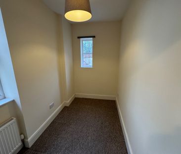 2 Bed Flat, Montpelier, BS2 - Photo 3