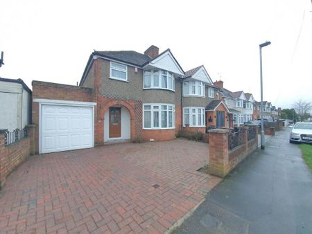 3 bedroom semi-detached house to rent - Photo 5