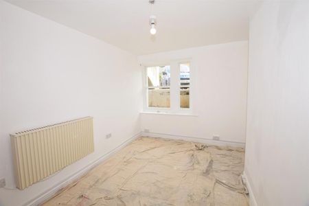 3 bedroom flat to rent - Photo 3