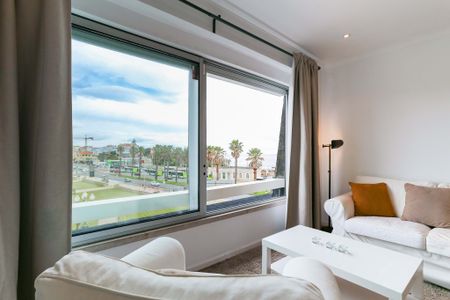 Premium 1 Bedroom Apartment in Estoril – Furnished - Photo 2