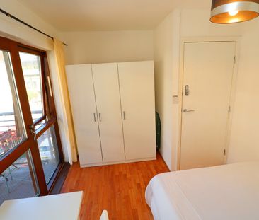 Room in a Shared Flat, Barchester Street, E14 - Photo 4