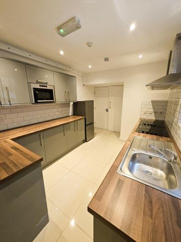 1 bedroom in a house share to rent - Photo 4