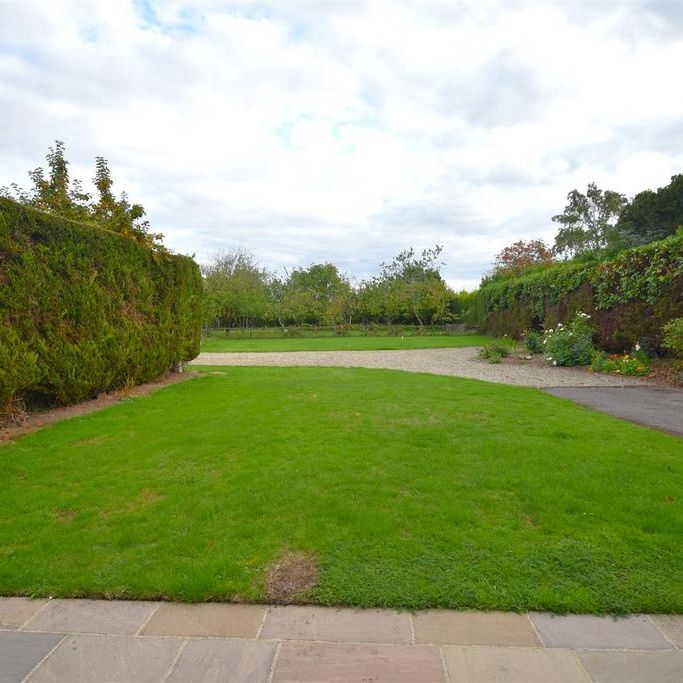 4 bedroom detached house to rent - Photo 1