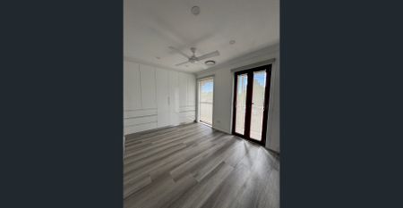 RENOVATED 3 BEDROOM TOWNHOUSE WITH MODERN AMENITIES - Photo 3