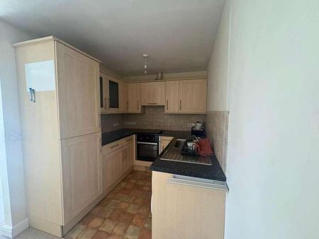 Valiant Court, Carterton, OX18 - Photo 2