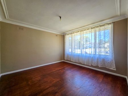 Spacious Family Home on a Large Block in a Prime Location - Photo 2