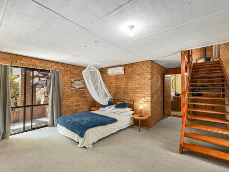 Spacious Family Retreat – Peaceful Bush Setting Just Minutes from Town - Photo 4