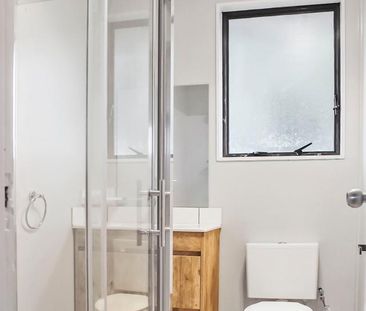 Refurbished 2 bedroom! - Photo 3