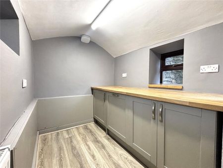 2 bedroom end of terrace house to rent - Photo 3