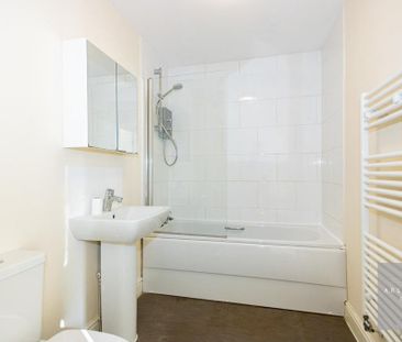 4 bedroom semi-detached house to rent - Photo 3