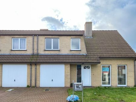 HALFOPEN BEBOUWING MET DRIE SLAAPKAMERS - TUIN EN GARAGE - Foto 4