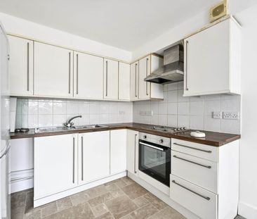 2 Bed Flat, Robinson Road, SW17 - Photo 6