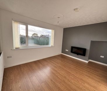 10 Broadway Avenue, Carrickfergus, BT38 8DD - Photo 2