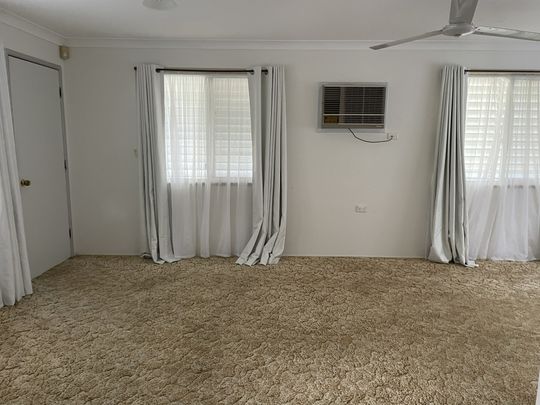 Large Family Home + Sought After Location! - Photo 1