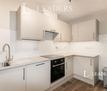 3 bedroom semi-detached house to rent - Photo 6