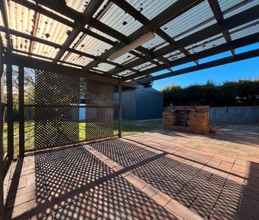 Charming Three-Bedroom House with a Huge Shed! - Photo 5