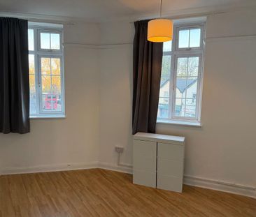3 bedroom flat to rent - Photo 6