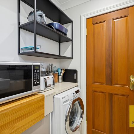 Furnished Lock & Leave Apartment, in the Heart of Fremantle - Photo 3