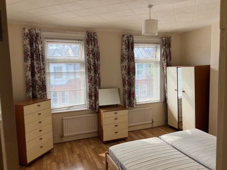 3 Bed Terraced House, Aveling Park Road, E17 - Photo 3