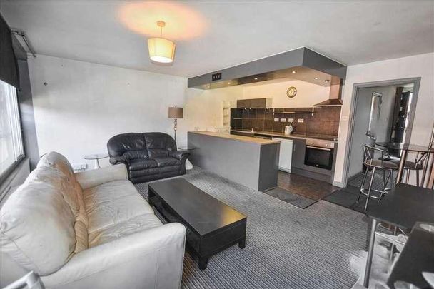 Chiswick Terrace, London, Chiswick, W4 - Photo 1