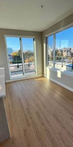 2-Bedroom Penthouse over Beacon Hill Park - Photo 3