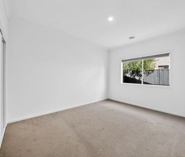 NORTH FACING FAMILY HOME - Photo 2