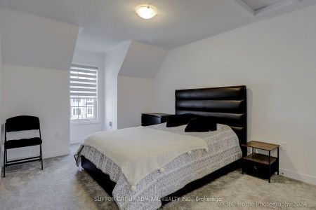 For Lease - 15 Andrew Knowles Lane, East Gwillimbury, Ontario - Photo 3