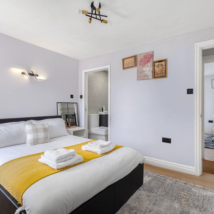 3 Bed Semi-Detached House, Farley Place, SE25 - Photo 1