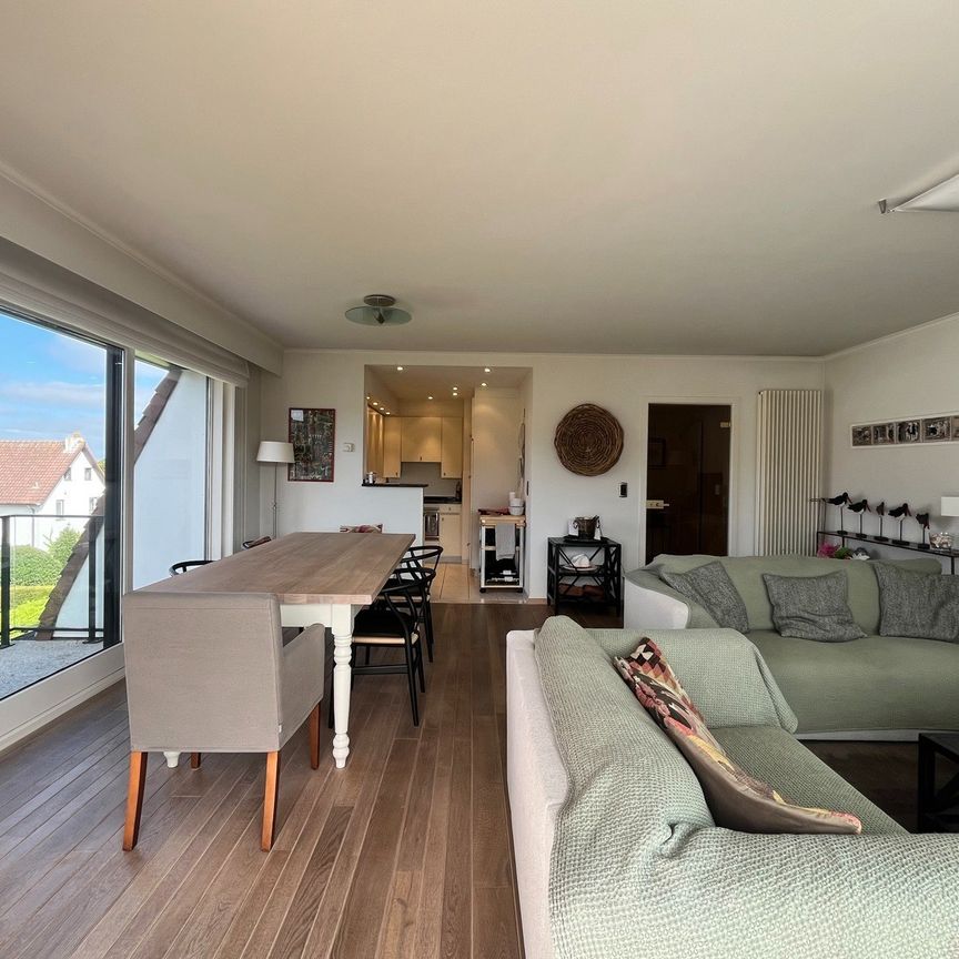 Prachtig ongemeubeld appartement op enkele stappen van het Albertplein! - Photo 1