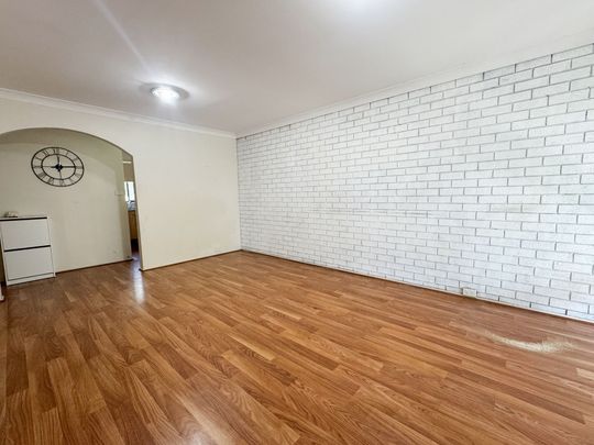 Bright & Spacious 3-Bedroom Townhouse in Prime Location - Photo 1