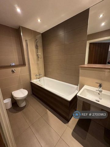 2 bedroom flat to rent - Photo 2