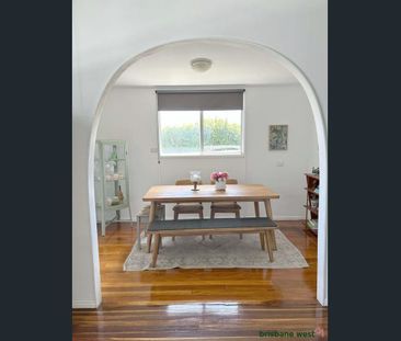 BEAUTIFUL FAMILY HOME - Photo 3