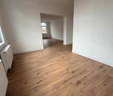 Hochwertig sanierte 2-Zimmer-Wohnung mit ca. 110 m² in zentraler La... - Foto 1