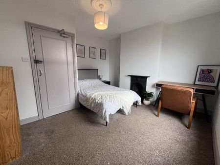 4 bedroom terraced house to rent - Photo 5