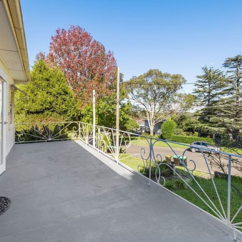 THREE BEDROOM FAMILY HOME - Photo 1