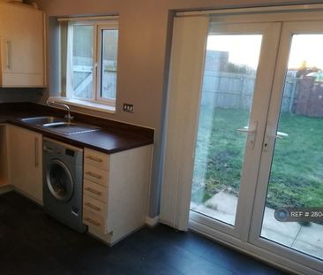 2 bedroom semi-detached house to rent - Photo 5