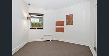 Location, Location! - Photo 2