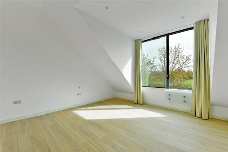 4 bedroom detached house to rent - Photo 3