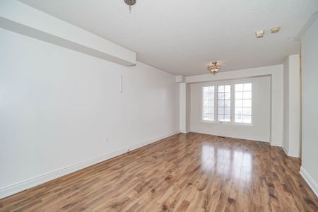 For Lease - 407 Hollandview Trail, Aurora, Ontario - Photo 2