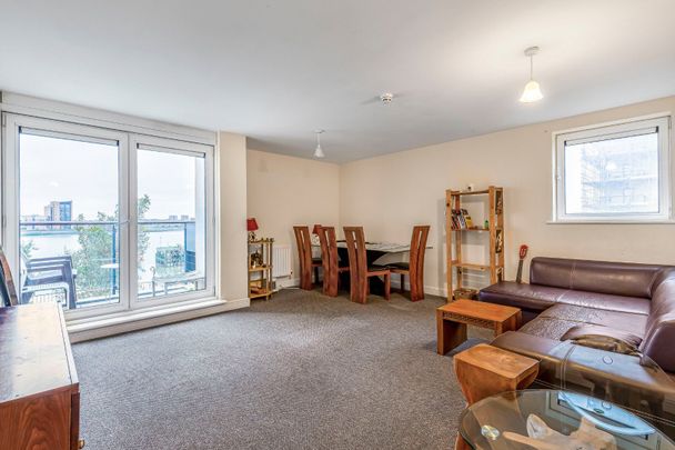 Sark Tower, Plumstead, SE28 - Photo 1