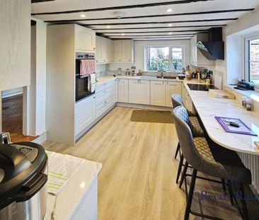 4 bedroom semi-detached house to rent - Photo 5