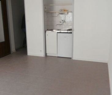 Appartement de type 1 à Marseille 13005 quartier La timone. - Photo 3