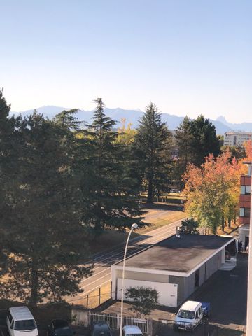 A 200M de l'Université, T2 Meublé en dernier étage d'une Résidence récente avec balcon couvert, vue Pyrénées, cave et parking privé, - Photo 2