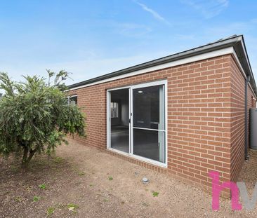 Modern Family Living in Warralily - Photo 6
