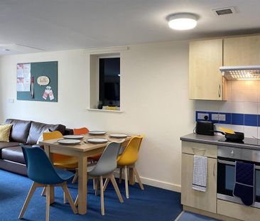 1 bedroom in a flat share to rent - Photo 2