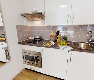 71 Egham Hill, Egham TW20 0ER, United Kingdom - Photo 4