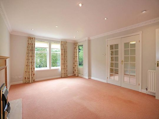 3 bedroom flat to rent - Photo 1