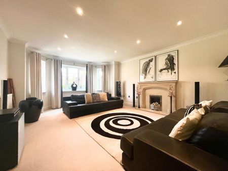 5 bedroom detached house to rent - Photo 4