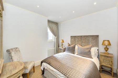 Perfectly designed contemporary mews house situated in the heart of Marylebone - Photo 4